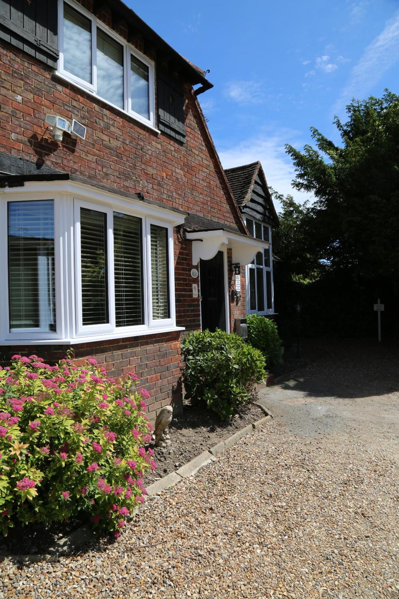 Debden Guest House Hillingdon Exteriör bild
