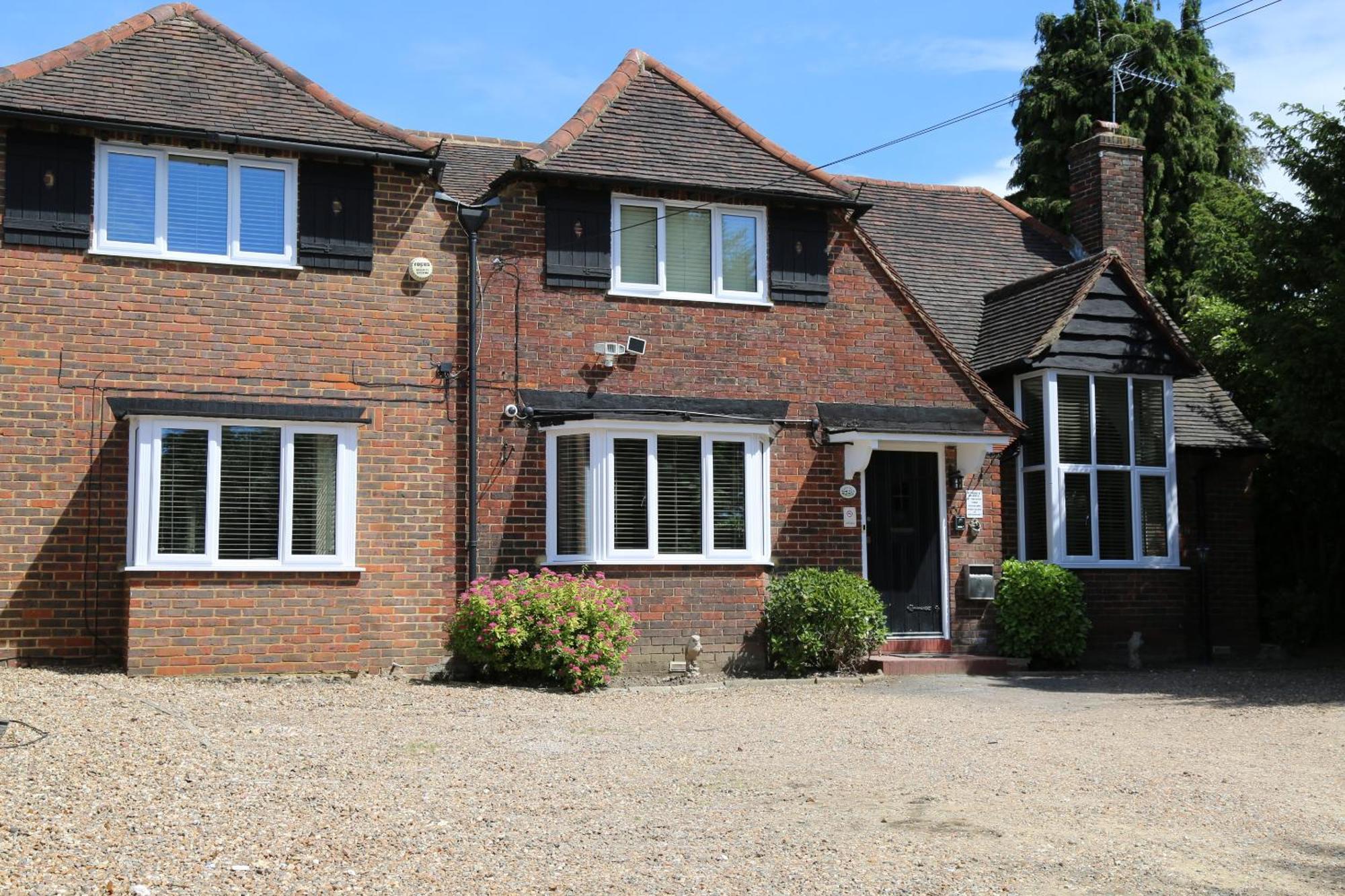 Debden Guest House Hillingdon Exteriör bild